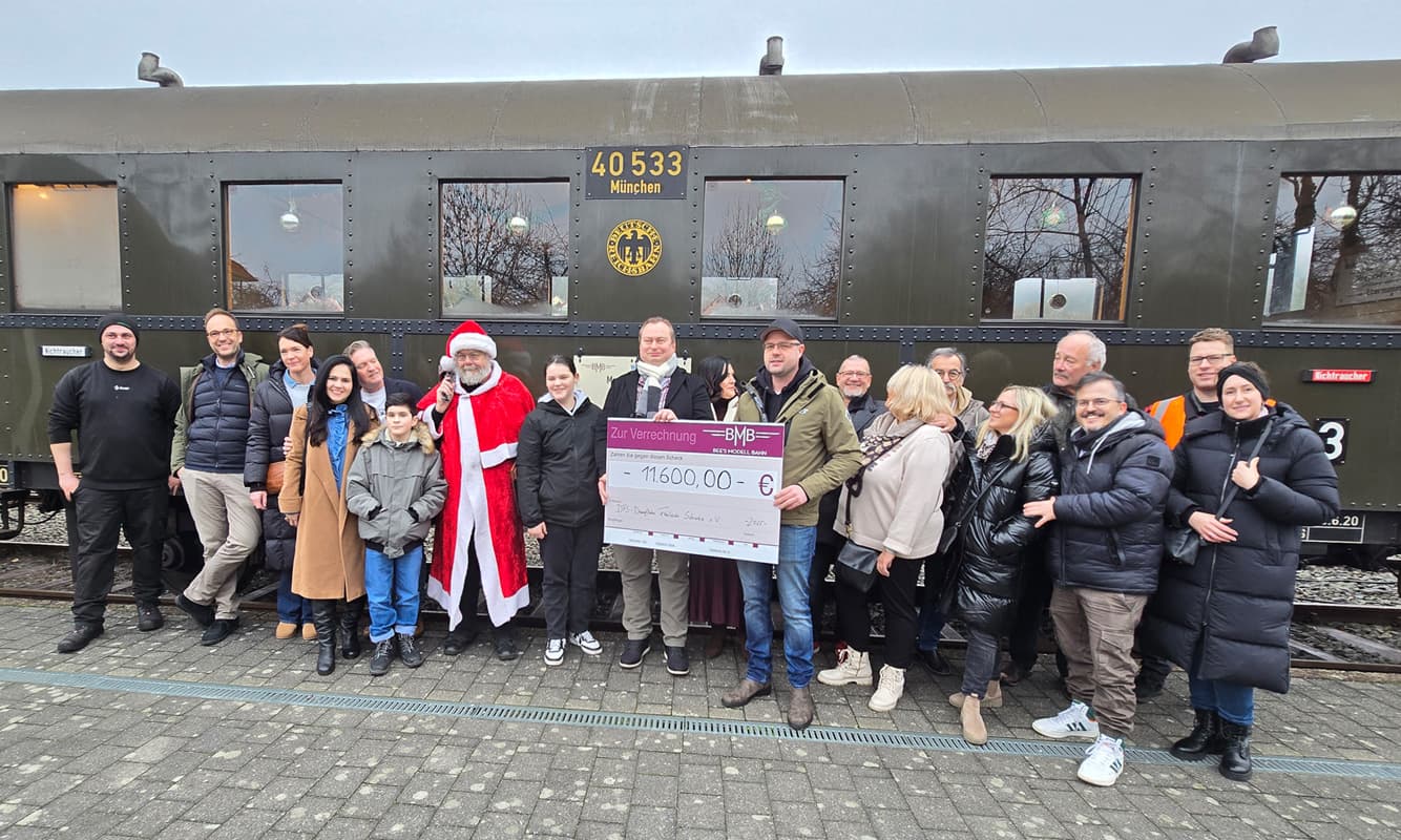 Spendenübergabe an die DFS